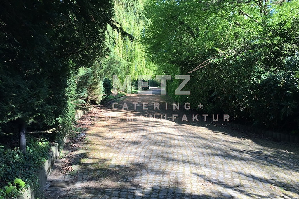 Stella Rheni Allee Zufahrt